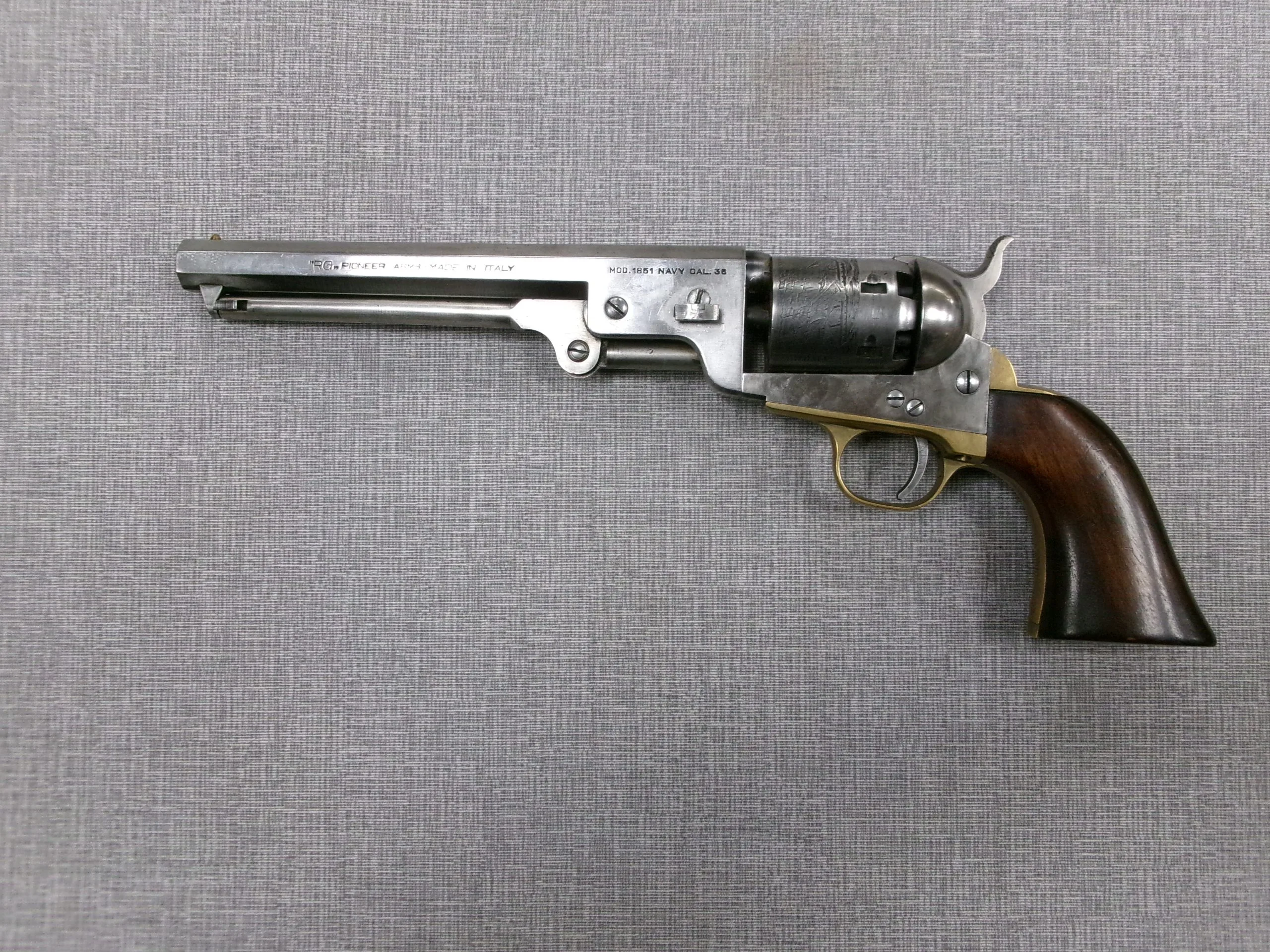 REVOLVER UBERTI 1851 NAVY CAL. 36 USATO