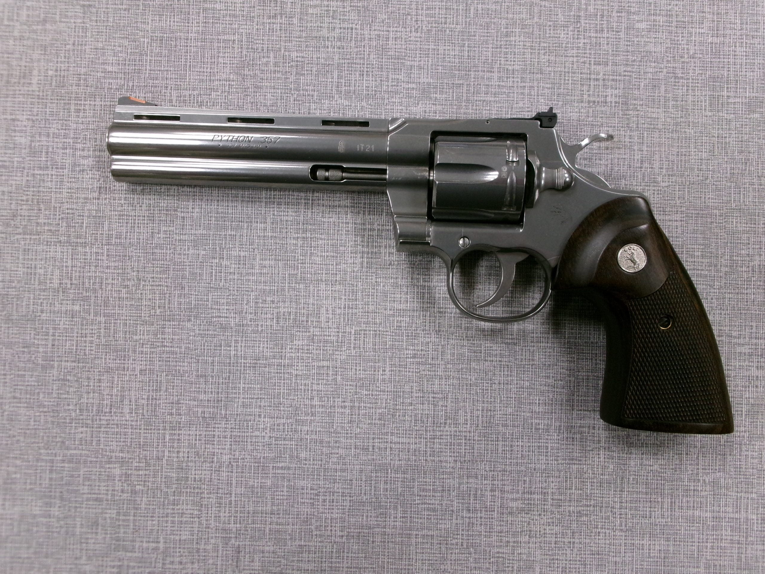 REVOLVER COLT PYTHON 357 MAG. USATA