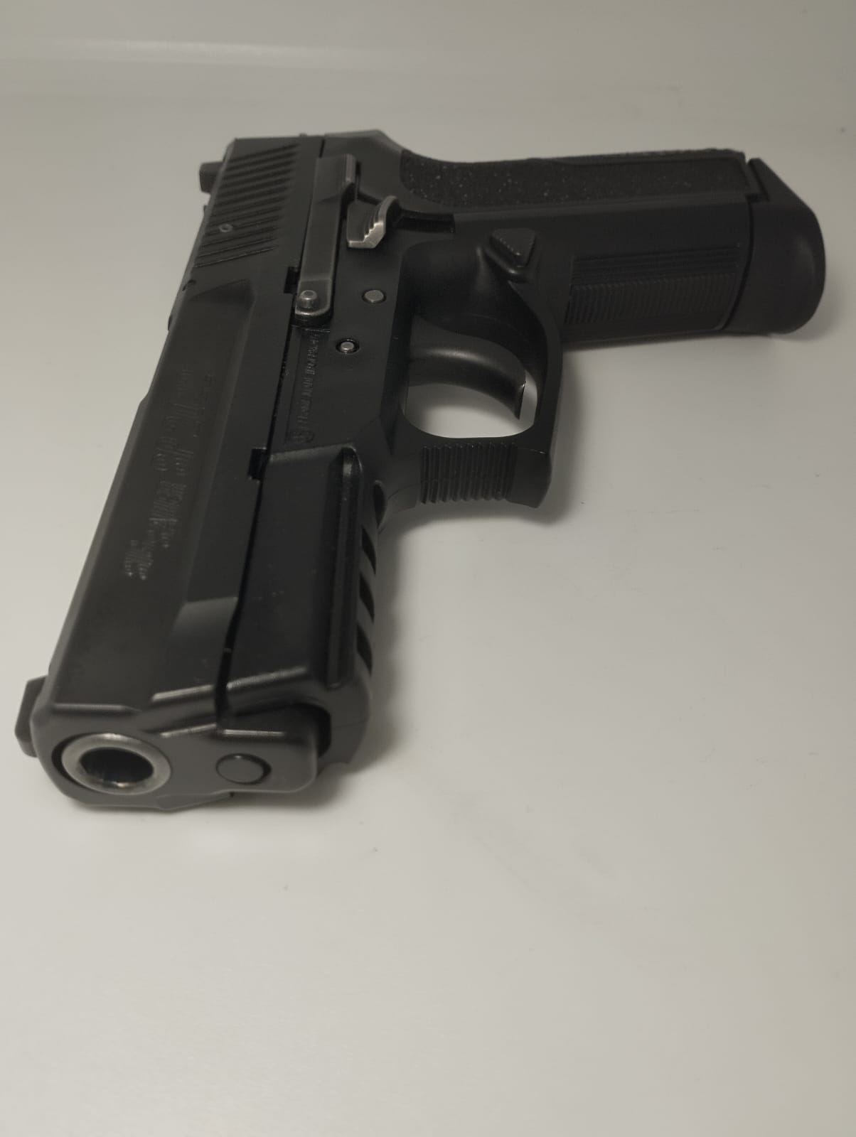 PISTOLA S.A. SIG SAUER MOD.SP2022 CAL.9X21+2C.