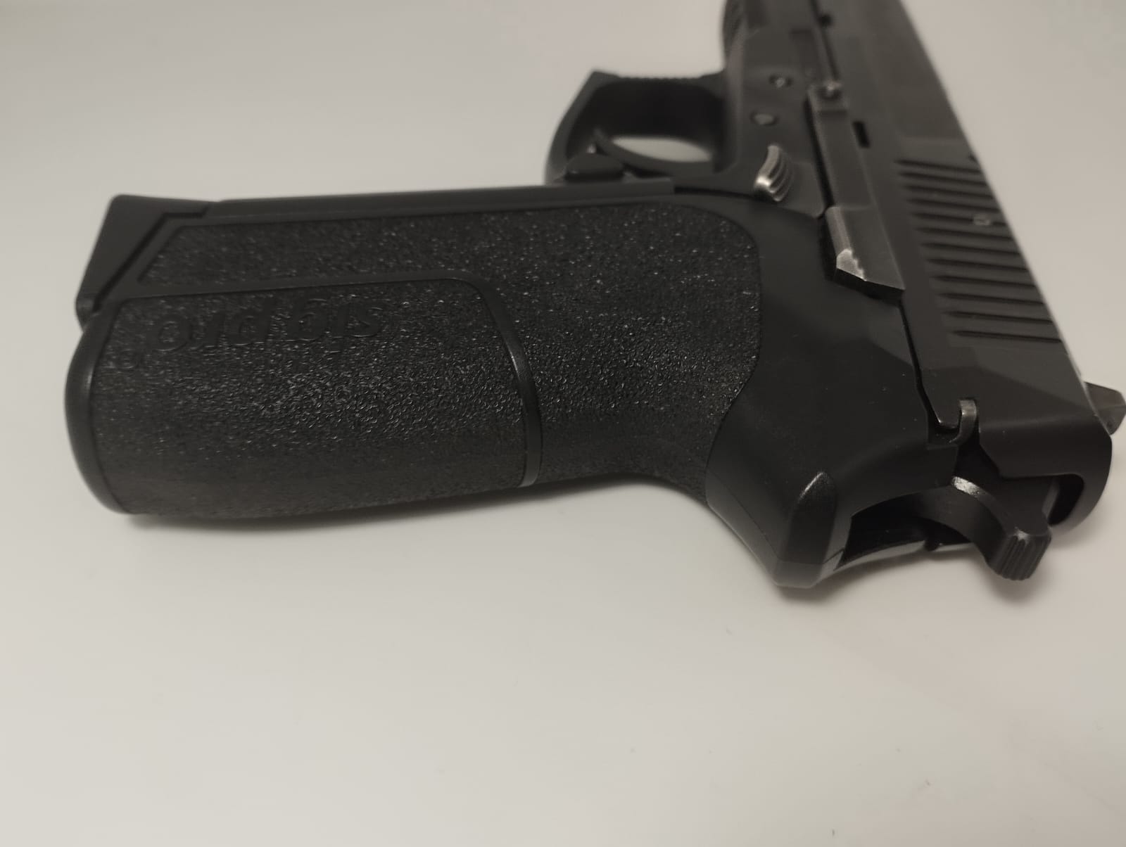 PISTOLA S.A. SIG SAUER MOD.SP2022 CAL.9X21+2C.