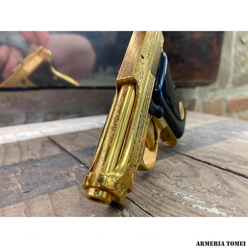 BERETTA 1915 placcata oro e intarsiata a mano