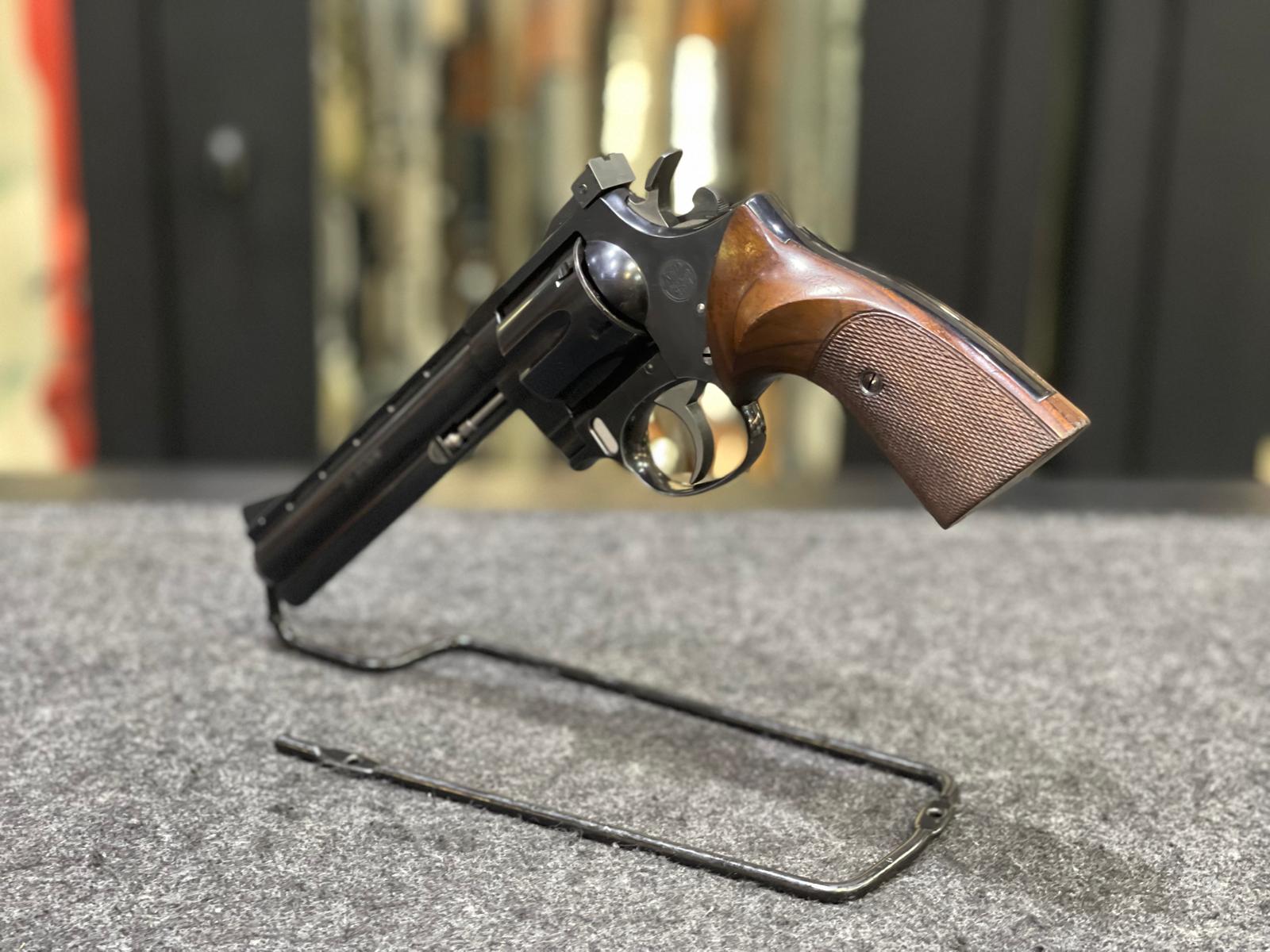 Revolver KORTH cal 357 magnum canna da 6 pollici