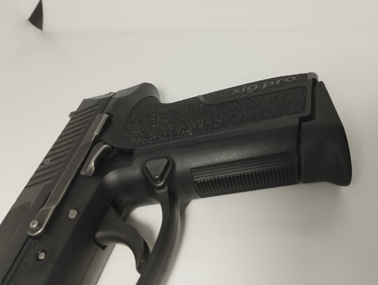 PISTOLA S.A. SIG SAUER MOD.SP2022 CAL.9X21+2C.