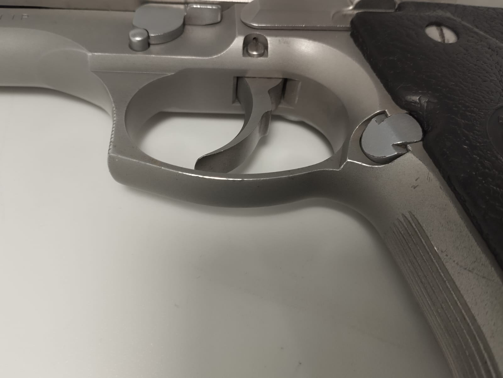 PISTOLA S.A. BERETTA MOD. 98FS CAL. 9X21 +1C. INOX