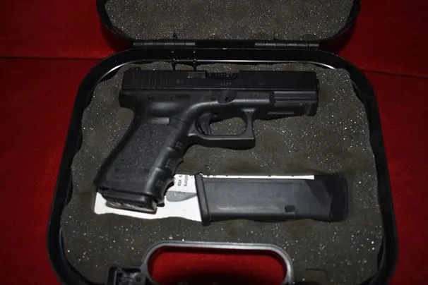 GLOCK 23 calibro .40 S&W 2 caricatori