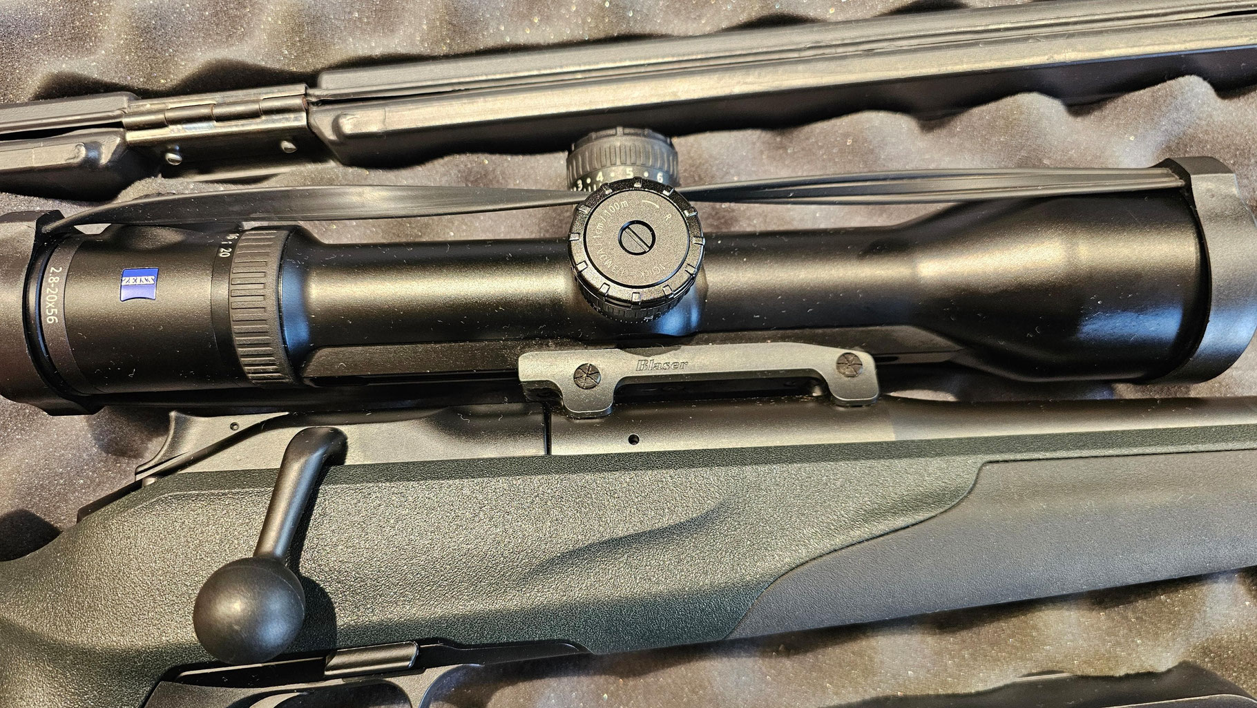 BLASER R8 cal. 300 Win Mag + ottica ZEISS Victory V8 20×56