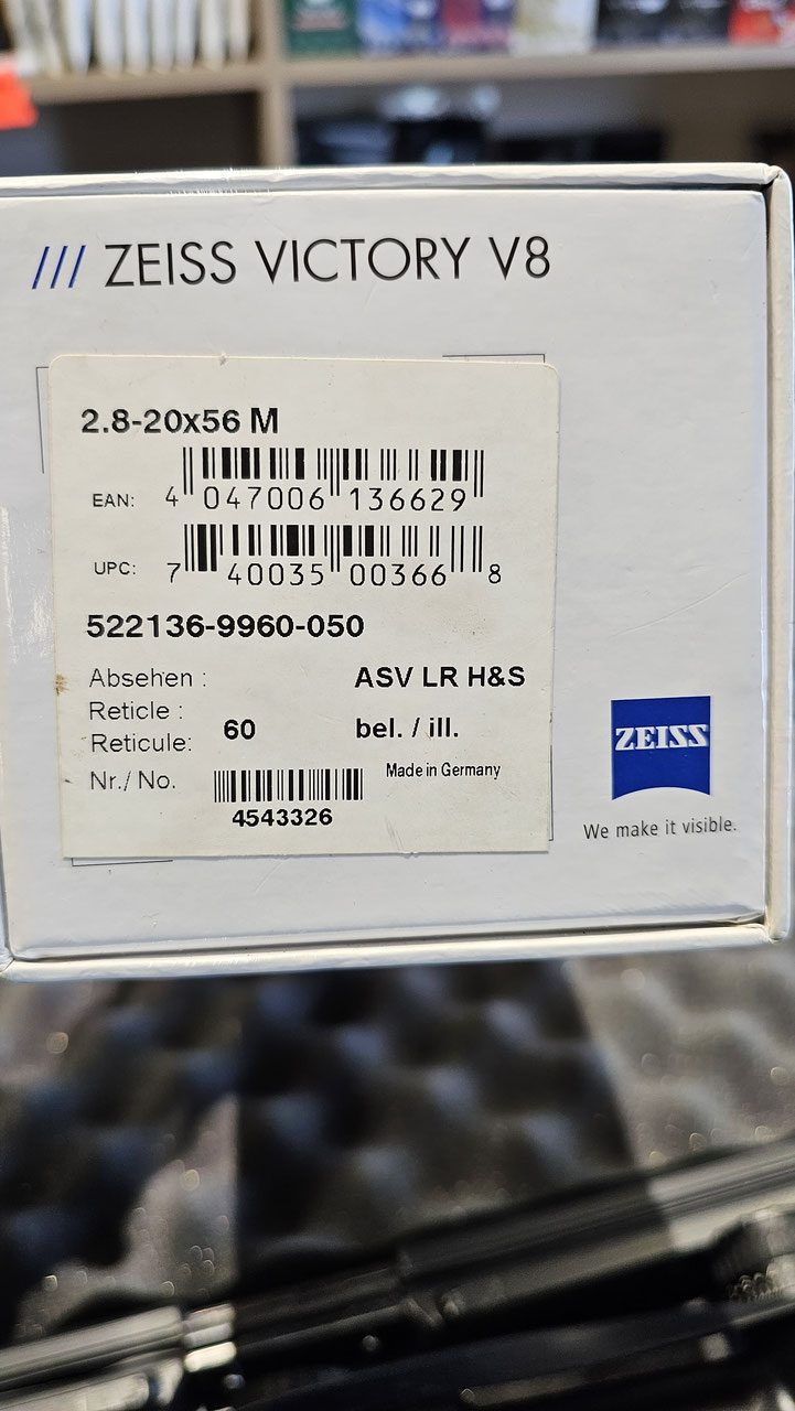 BLASER R8 cal. 300 Win Mag + ottica ZEISS Victory V8 20×56