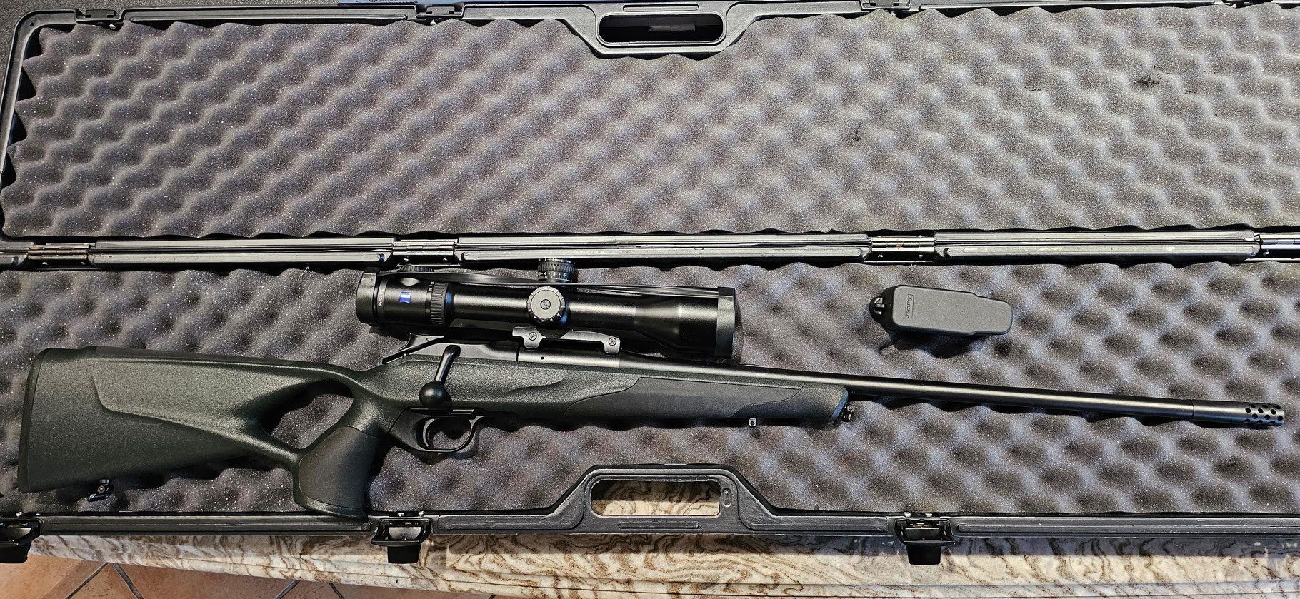 BLASER R8 cal. 300 Win Mag + ottica ZEISS Victory V8 20×56