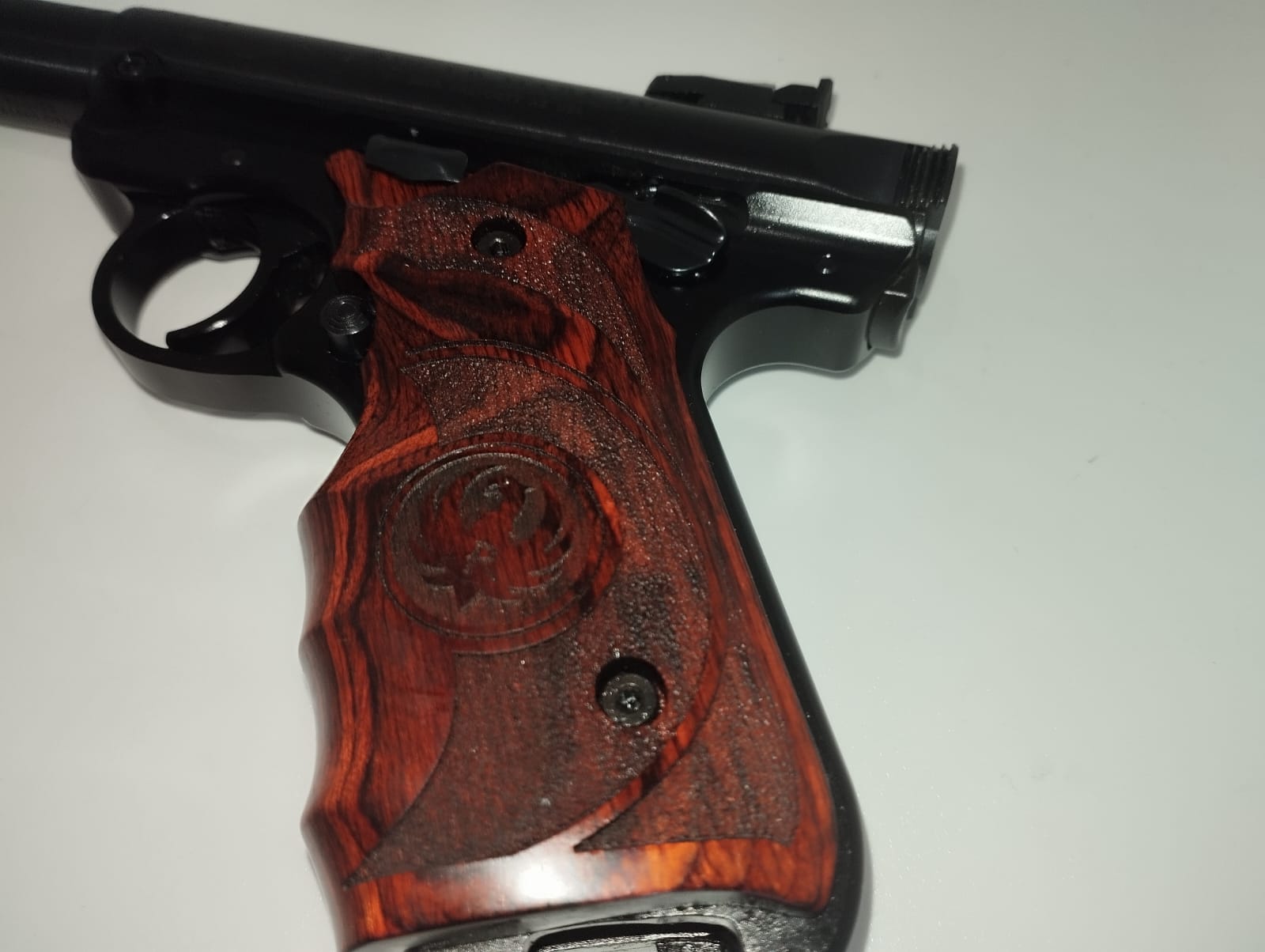 PISTOLA RUGER MOD. MKIV TARGET CAL..22LR 5.5″ BB LAMINA +3C