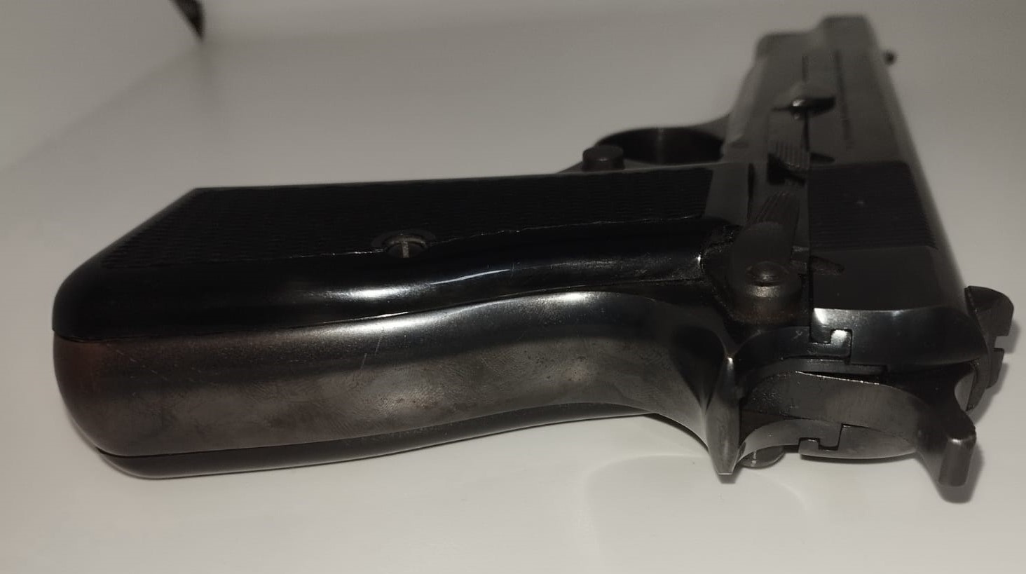 PISTOLA BROWNING MOD. HP35 CAL.9X21+1C.