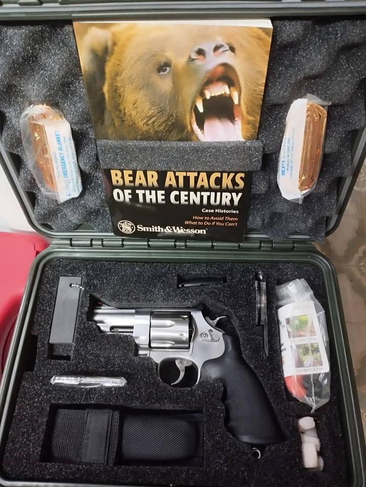 REVOLVER SMITH E WESSON MOD. 629 ES EMERGENCY SURVIVAL TOOL