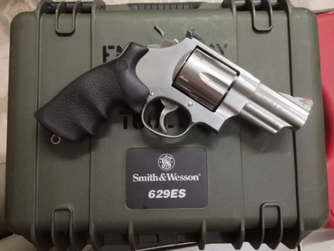 REVOLVER SMITH E WESSON MOD. 629 ES EMERGENCY SURVIVAL TOOL
