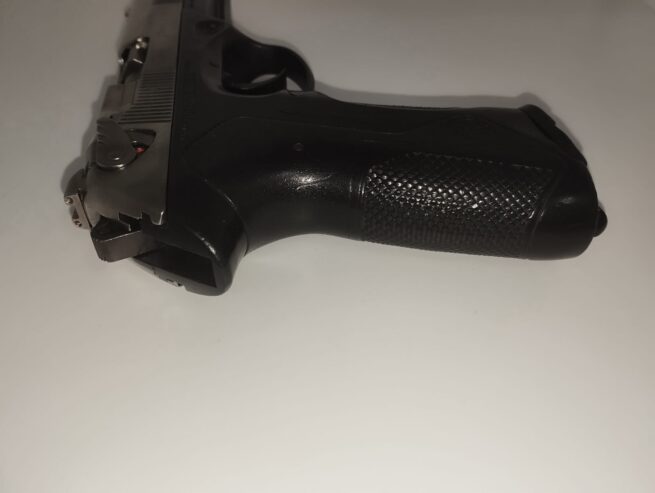 PISTOLA BERETTA MOD. PX4 STORM CAL. 9X21 +1C.