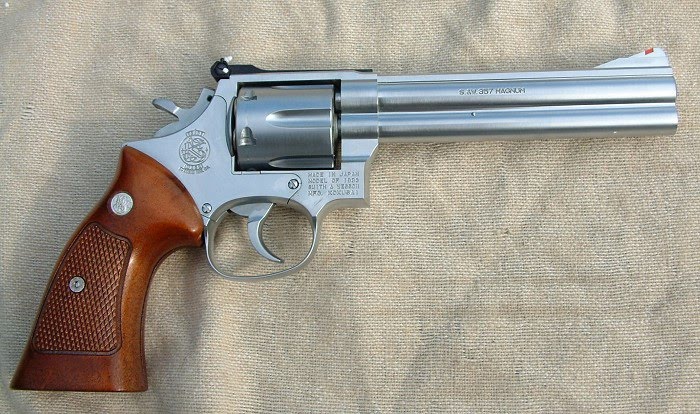 Rivoltella, Smith & Wesson, modello 686, calibro 357 Magnum.
