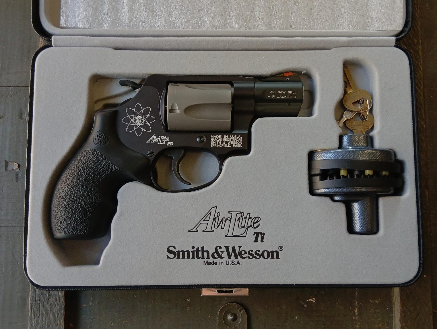 Smith & Wesson 337 Airlite TI