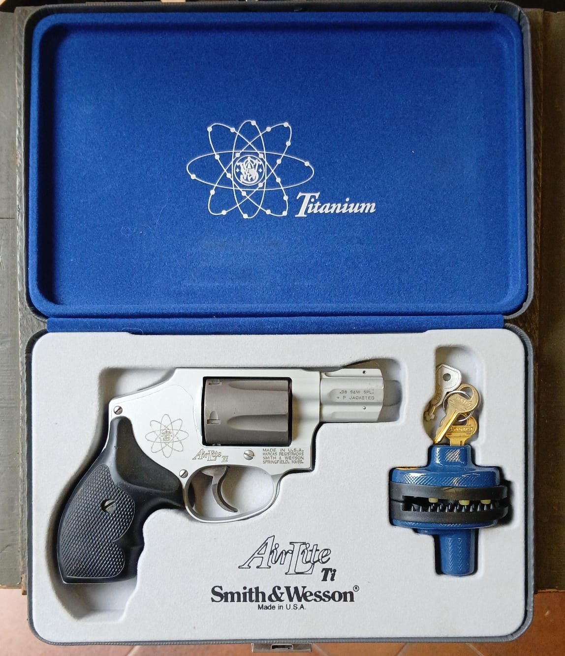 Smith & Wesson Airlite TI