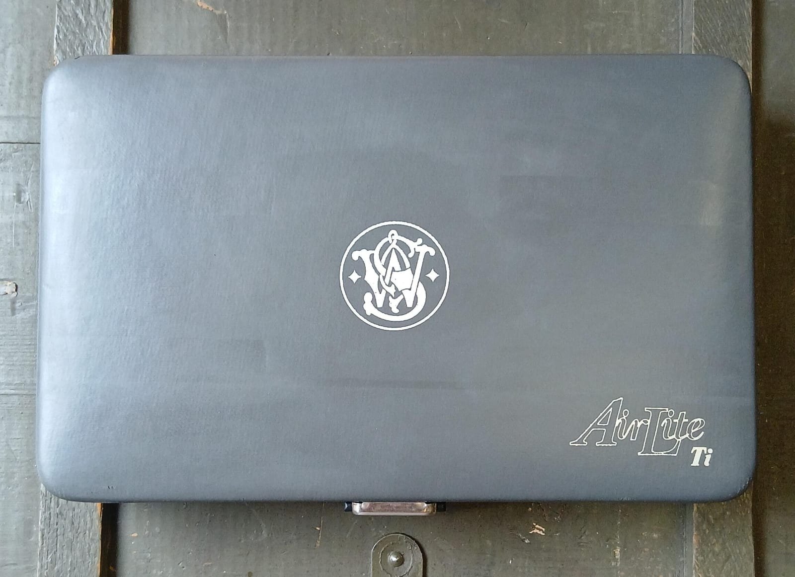 Smith & Wesson Airlite TI